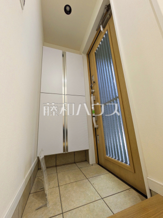 B号棟　玄関　【世田谷区八幡山２丁目】