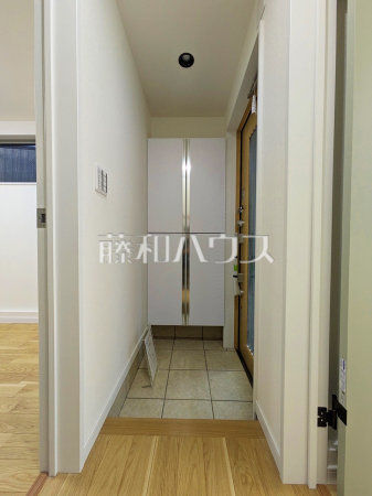 B号棟　玄関　【世田谷区八幡山２丁目】