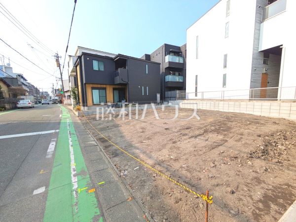 平日のご案内も可能です。お気軽にお問合せ下さいませ。　接道状況および現場風景　【福岡市博多区那珂１丁目】