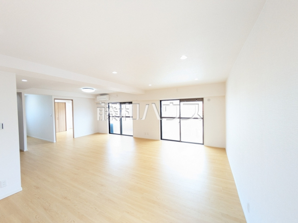 リビング　【ライオンズマンション泊3丁目第3】