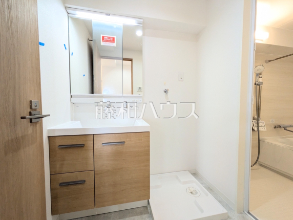 洗面室　【ライオンズマンション泊3丁目第3】