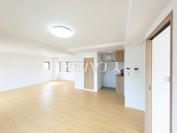 リビング　【ライオンズマンション泊3丁目第3】