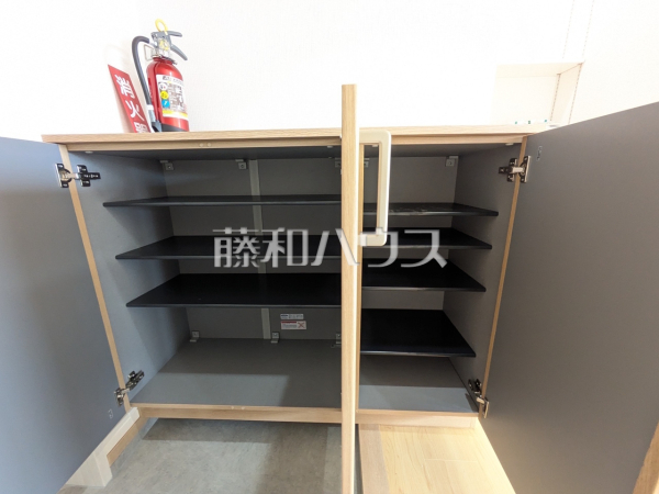 玄関収納　【ライオンズマンション泊3丁目第3】