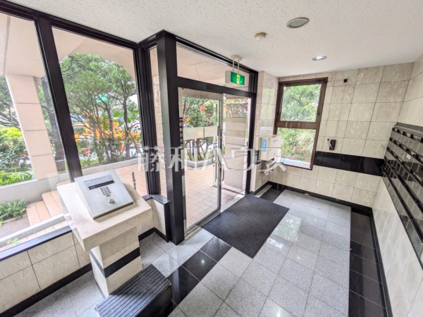 エントランス　【グランシャトレ松尾】