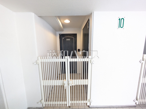 玄関　【グランシャトレ松尾】