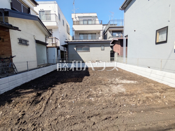 外観　【日野市多摩平５丁目】
太陽に愛され、日当り・通風に優れた魅力的で快適さを追求した邸宅。ここに住むからこそ意味がある。そんな特別感に浸ってみませんか。　