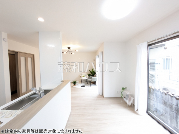 A号棟　リビング　【糸満市西崎町3丁目】