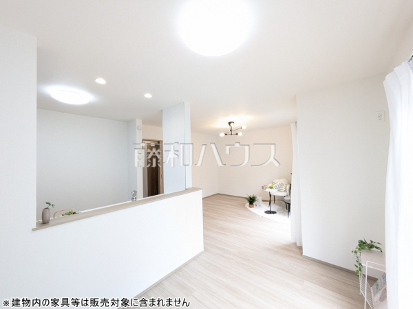 A号棟　リビング　【糸満市西崎町3丁目】