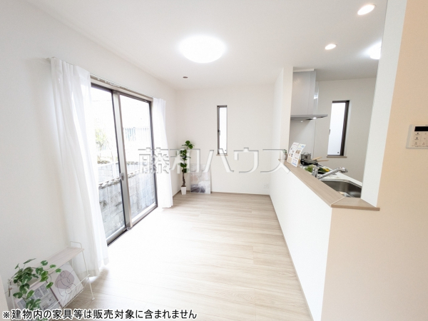 A号棟　リビング　【糸満市西崎町3丁目】