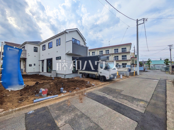 接道状況および現場風景　【東大和市中央４丁目】
見学はしたいけど、なかなか時間が取れない・・・そんな方に出勤前や仕事終わりにマイホームを見学できるサポートをいたします。