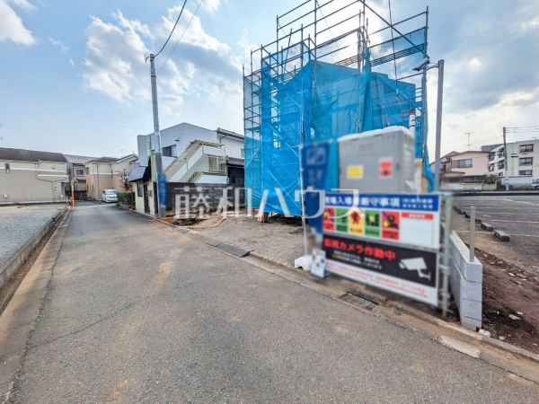 接道状況および現場風景　【東大和市中央４丁目】 見学はしたいけど、なかなか時間が取れない・・・そんな方に出勤前や仕事終わりにマイホームを見学できるサポートをいたします。 