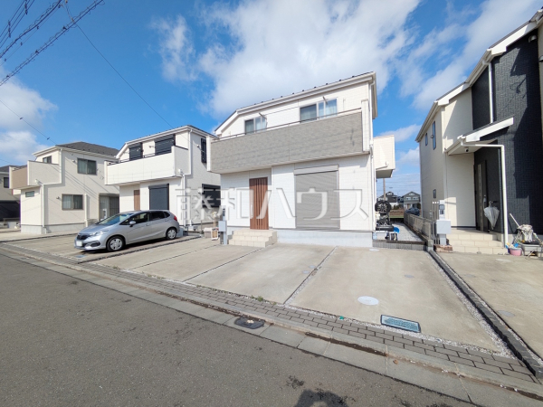 ≪接道状況≫前面道路はゆとりの6m。車の出し入れも楽々です。　【清瀬市中清戸２丁目】