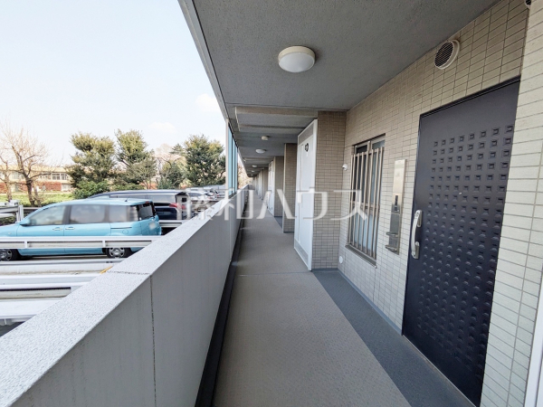 玄関前通路　【セルテシティオ世田谷烏山】