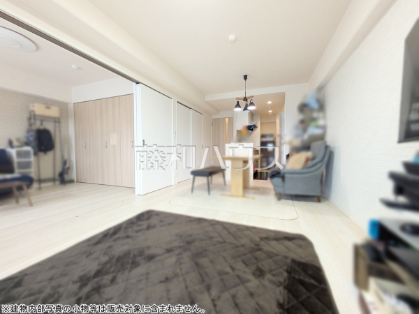 南に広い開口部を設け、家族の集いに明るさをプラスします。 　【ルジェンテ・リベル志木弐番館】