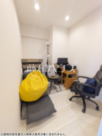 明るいカラーが採用されたお部屋は居室やワークスペースとして気持ち良く過ごせそうですね。　【ルジェンテ・リベル志木弐番館】