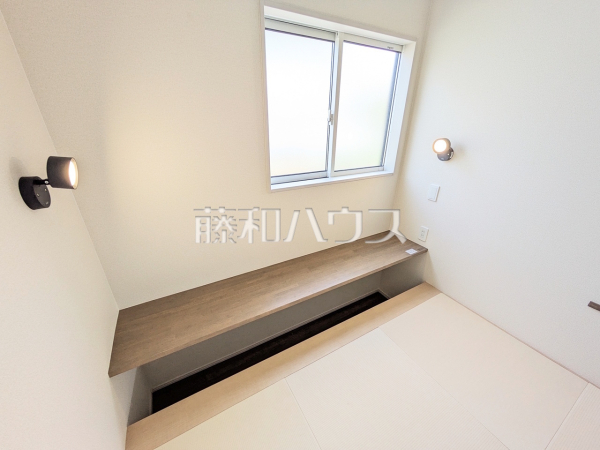 経験豊かなスタッフが分譲地だけでなく学校、スーパー、公園と周辺環境も合わせてご案内致します。　2号棟　マルチスキップカウンター　【福岡市東区美和台５丁目】