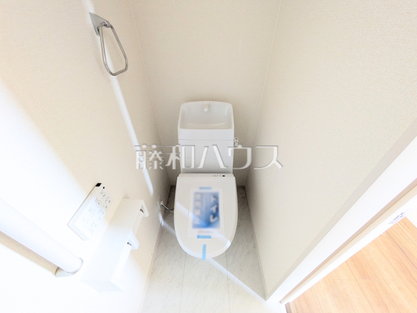 各階にトイレがあると、階段の上り下りをせずに済むため就寝時なども便利です。　2号棟　トイレ　【福岡市東区美和台５丁目】