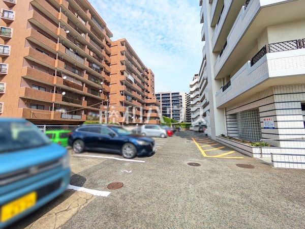 駐車場　【ダイナコート吉塚】