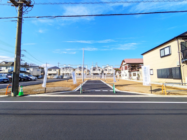 家族みんなの眩い笑顔、豊かな開口がもたらすこの場所は過ごす時を楽しむ時を紡ぐ場所、たくさんの笑顔があふれ心地よい時間が流れていくことでしょう。【小平市小川東町】