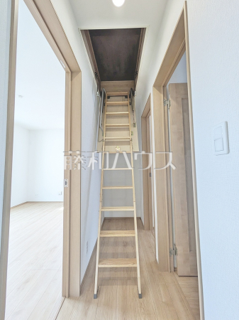 小屋裏収納庫への階段　【西東京市芝久保町５丁目】