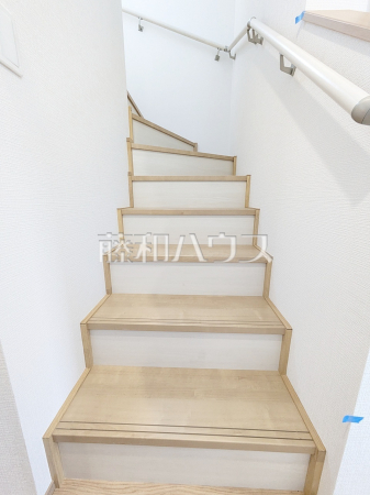 階段　【西東京市芝久保町５丁目】