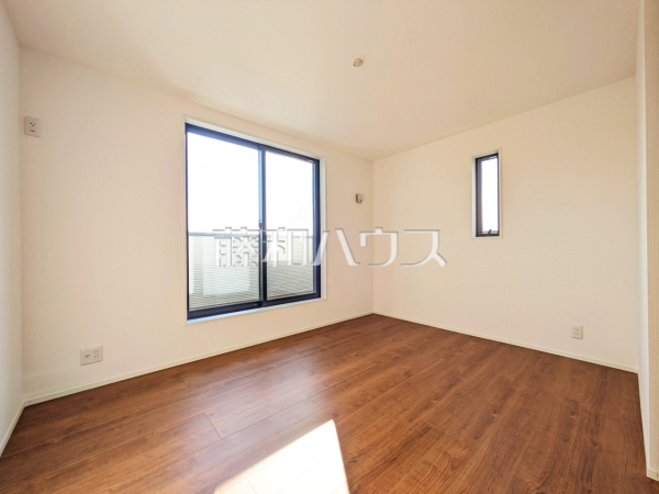 居室　【立川市高松町１丁目】