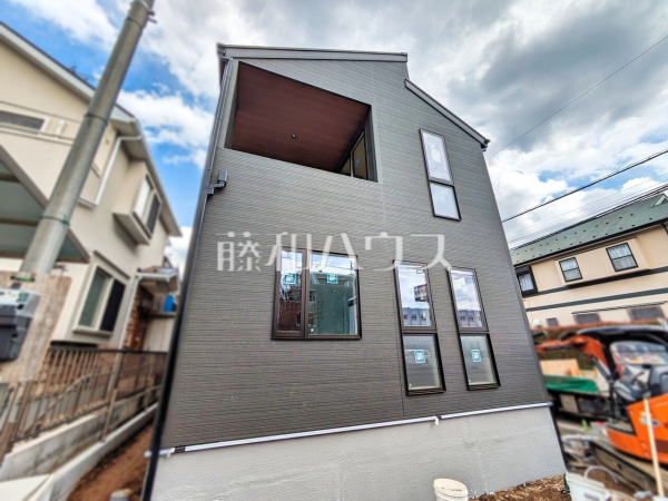 外観　【所沢市榎町】 見学はしたいけど、なかなか時間が取れない・・・そんな方に出勤前や仕事終わりにマイホームを見学できるサポートをいたします。 