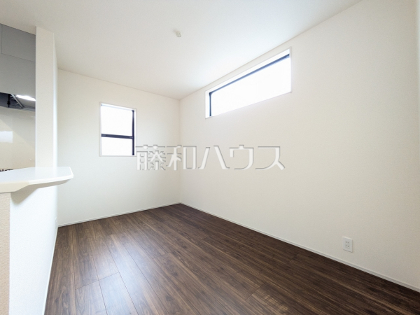 リビング　【昭島市東町５丁目】