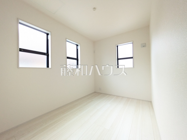 居室は2面採光により明るく開放的な空間となっています。　【練馬区大泉学園町８丁目】