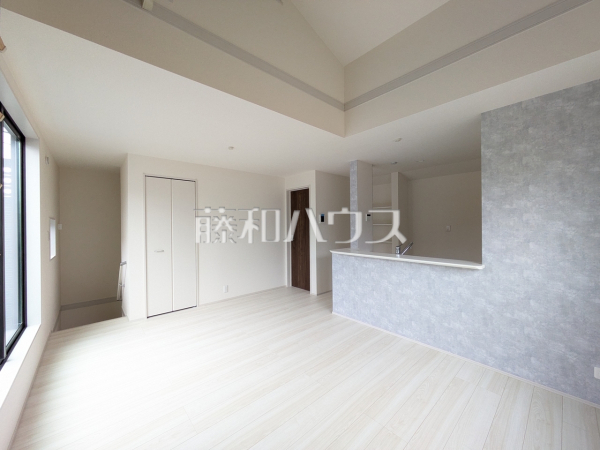 対面キッチンを採用したリビングは明るく開放感を主として設計しました。　【練馬区大泉学園町８丁目】