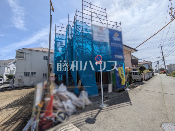 ≪現地外観≫全居室南向きで明るく、冬場でも太陽の日差しで室内ぽかぽかの新邸です◎【府中市浅間町４丁目】