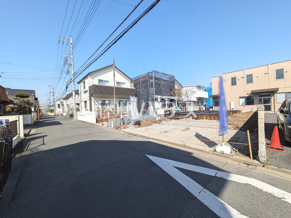 平日のご案内も可能です。まずはお気軽にお問合せ下さいませ。　接道状況および現場風景　【小平市天神町２丁目】