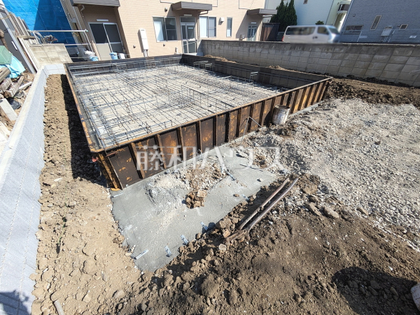 まだまだ建築中ですが、ぜひ現地をご覧になりませんか？基礎・上棟の状態は建築中にしかご覧になれません！　外観　【小平市天神町２丁目】