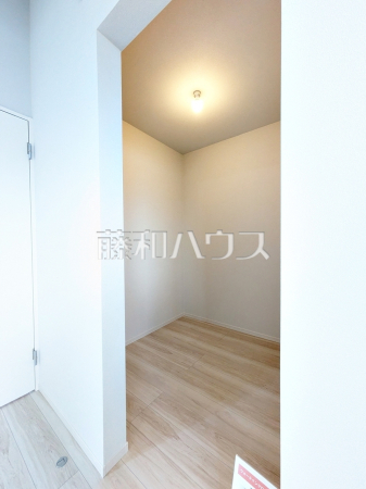 ウォークインクローゼット　【新座市栗原６丁目】