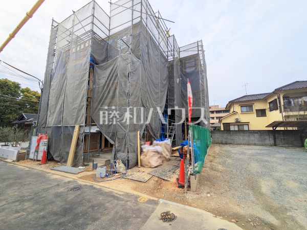 順調に工事が進んでいます。実際の街並みの様子が段々見えて参りました。ぜひ実際に現地をご見学下さいませ。現場風景　【福岡市城南区鳥飼６丁目】