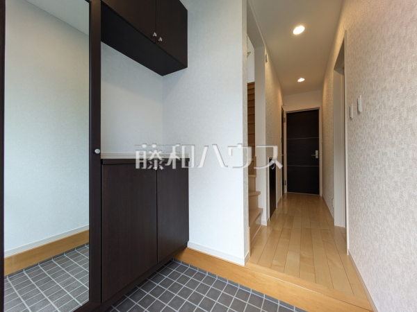 玄関ホール　【志木市柏町１丁目】