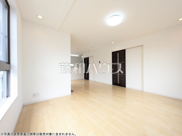 リビング　【志木市柏町１丁目】