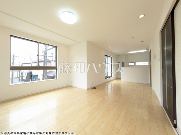 リビング　【志木市柏町１丁目】