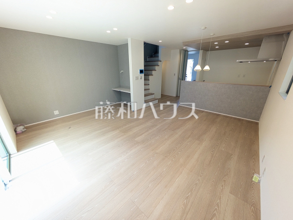 1号棟　リビング　【春日井市高山町２丁目】