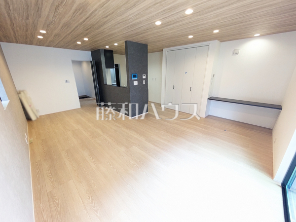 2号棟　リビング　【春日井市高山町２丁目】