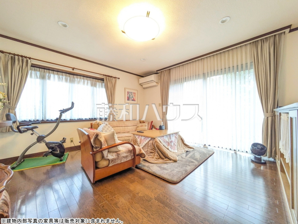 リビング　【立川市西砂町６丁目】