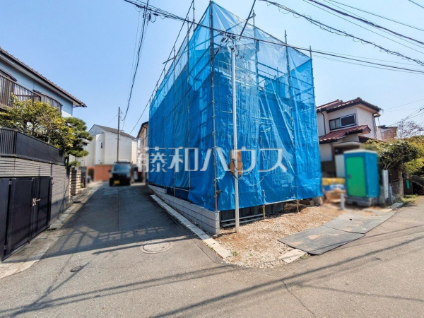 接道状況および現場風景　【所沢市大字久米】 建物のプレゼンをさせていただきますので、実際の完成イメージを思い描いていただくことができます。お気軽にお問合せ下さい。 