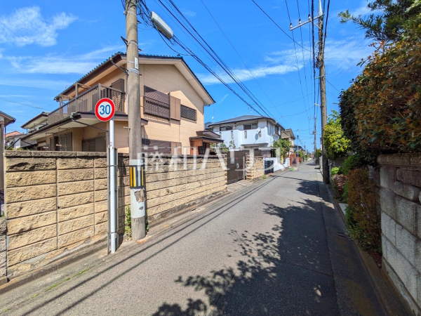 接道状況および現場風景(現況：古屋有)　【国分寺市本多４丁目】
