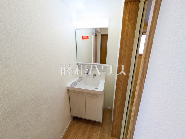 洗面室(ユーティリティ)　　【小牧市大字間々原新田】