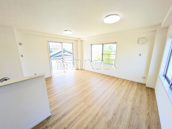 キッチン　【小牧市大字間々原新田】