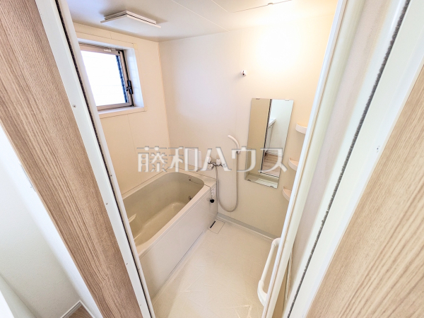 浴室(ユーティリティ)　【小牧市大字間々原新田】