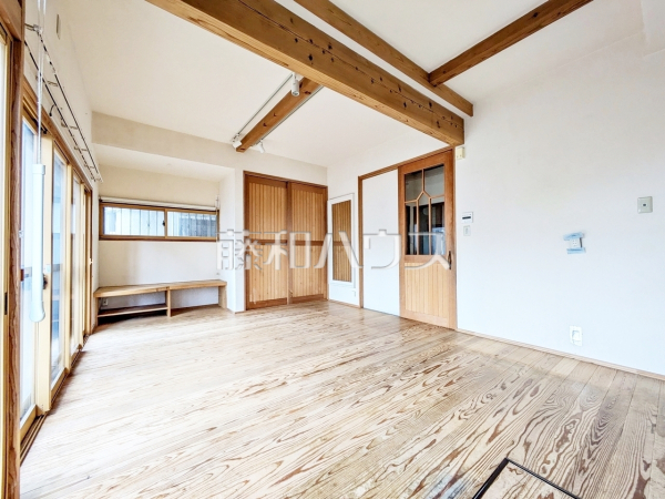 リビング　【練馬区西大泉３丁目】