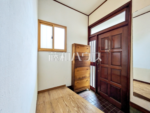玄関　【練馬区西大泉３丁目】