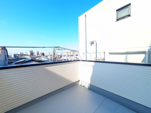 開放感あふれるルーフバルコニーは用途多彩。屋根がなくガーデニングや家庭菜園にも最適! 【板橋区大谷口北町】 開放感あふれるルーフバルコニーは用途多彩。屋根がなくガーデニングや家庭菜園にも最適! 【板橋区大谷口北町】