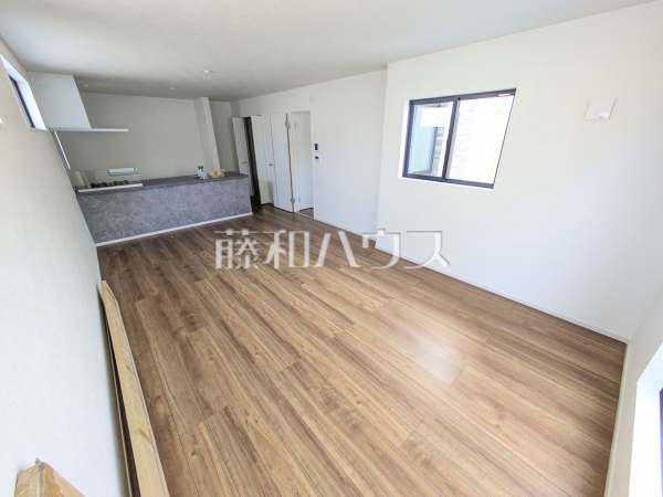 リビング　【名古屋市北区浪打町１丁目】